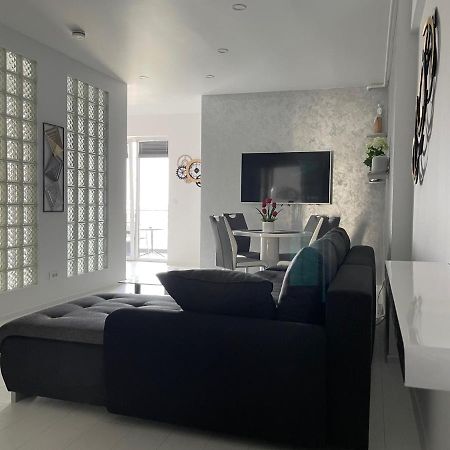 Luxury Westpark 2-Room Apartment Lakeview W5 Букурещ Екстериор снимка