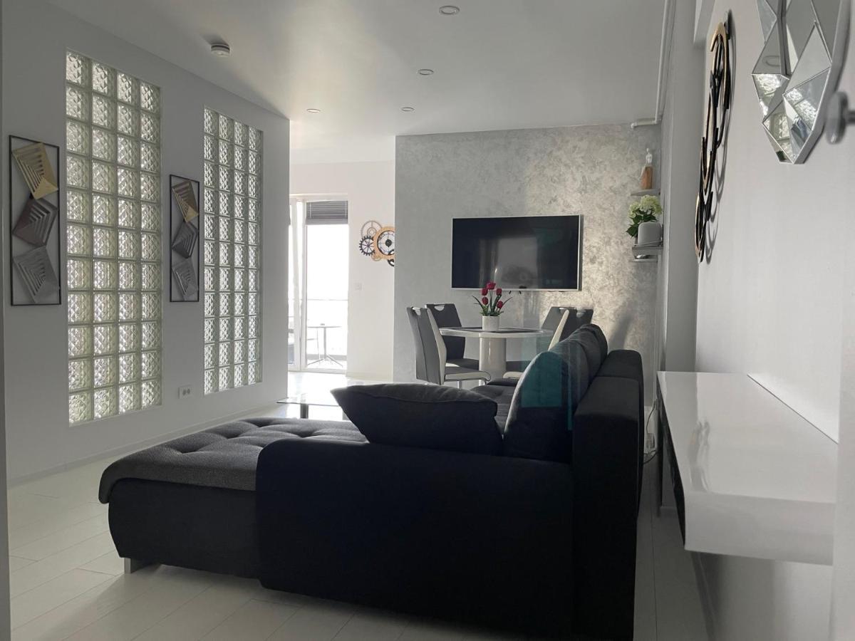Luxury Westpark 2-Room Apartment Lakeview W5 Букурещ Екстериор снимка