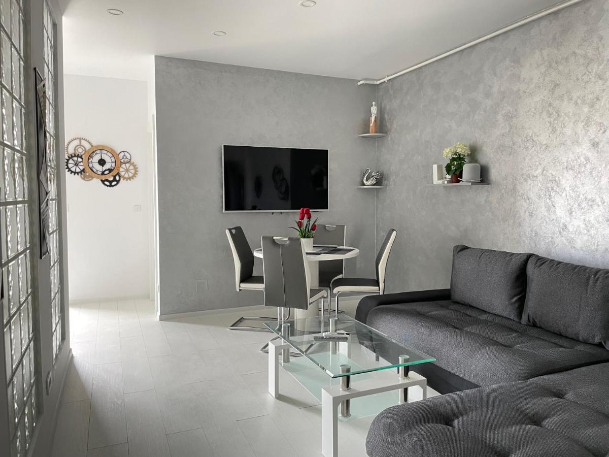 Luxury Westpark 2-Room Apartment Lakeview W5 Букурещ Екстериор снимка