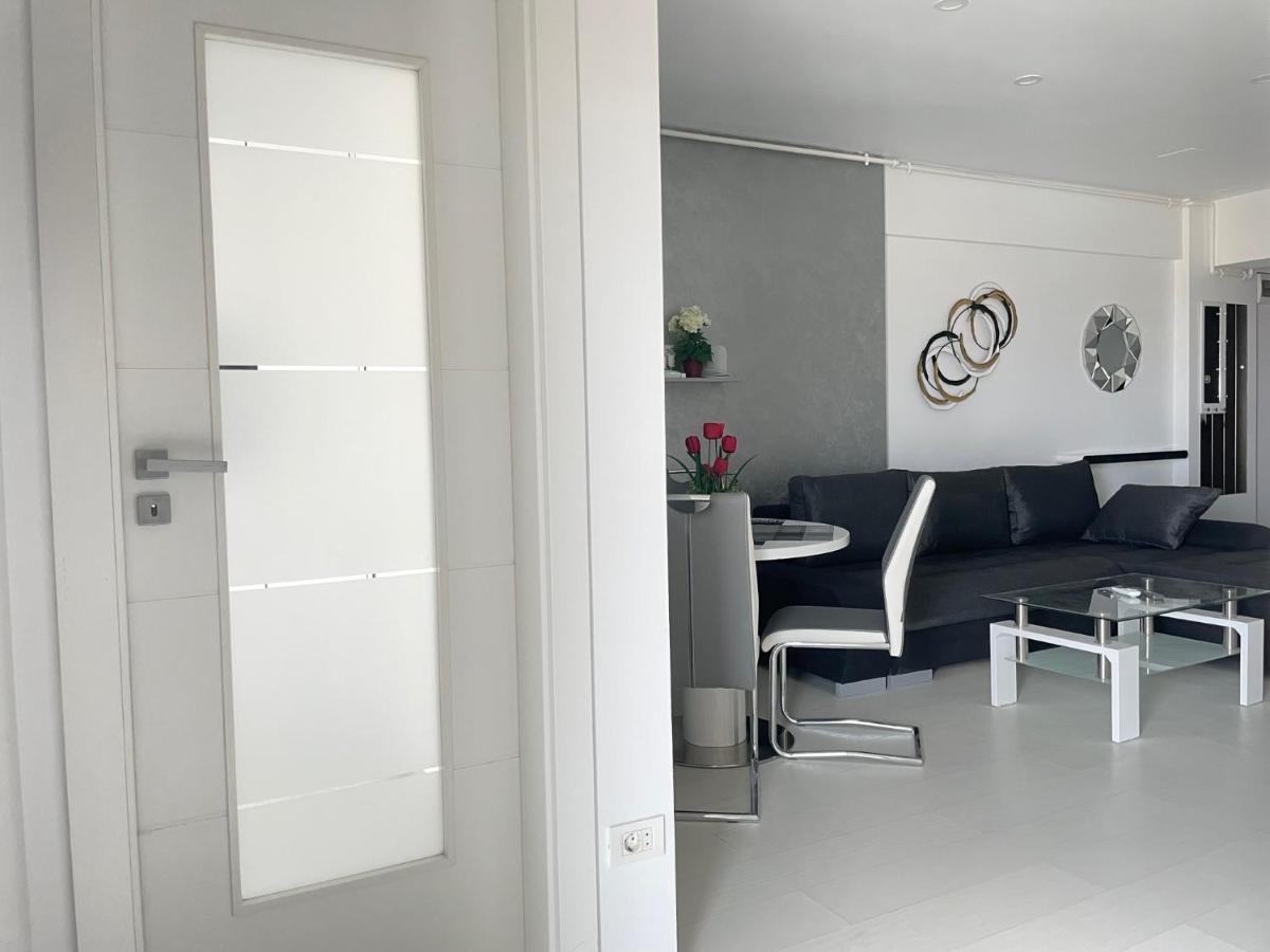 Luxury Westpark 2-Room Apartment Lakeview W5 Букурещ Екстериор снимка
