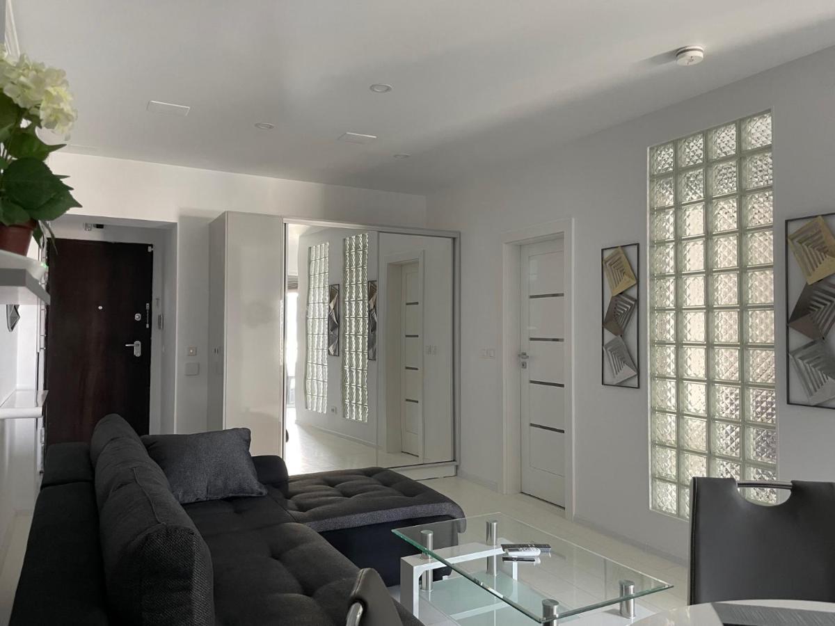 Luxury Westpark 2-Room Apartment Lakeview W5 Букурещ Екстериор снимка