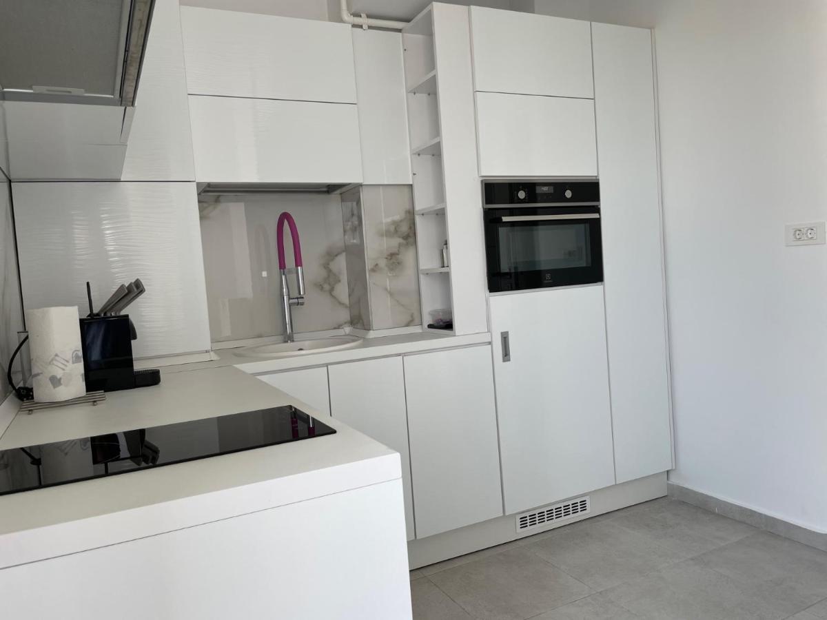 Luxury Westpark 2-Room Apartment Lakeview W5 Букурещ Екстериор снимка