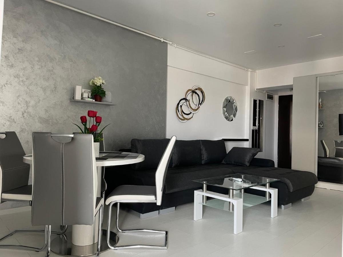 Luxury Westpark 2-Room Apartment Lakeview W5 Букурещ Екстериор снимка