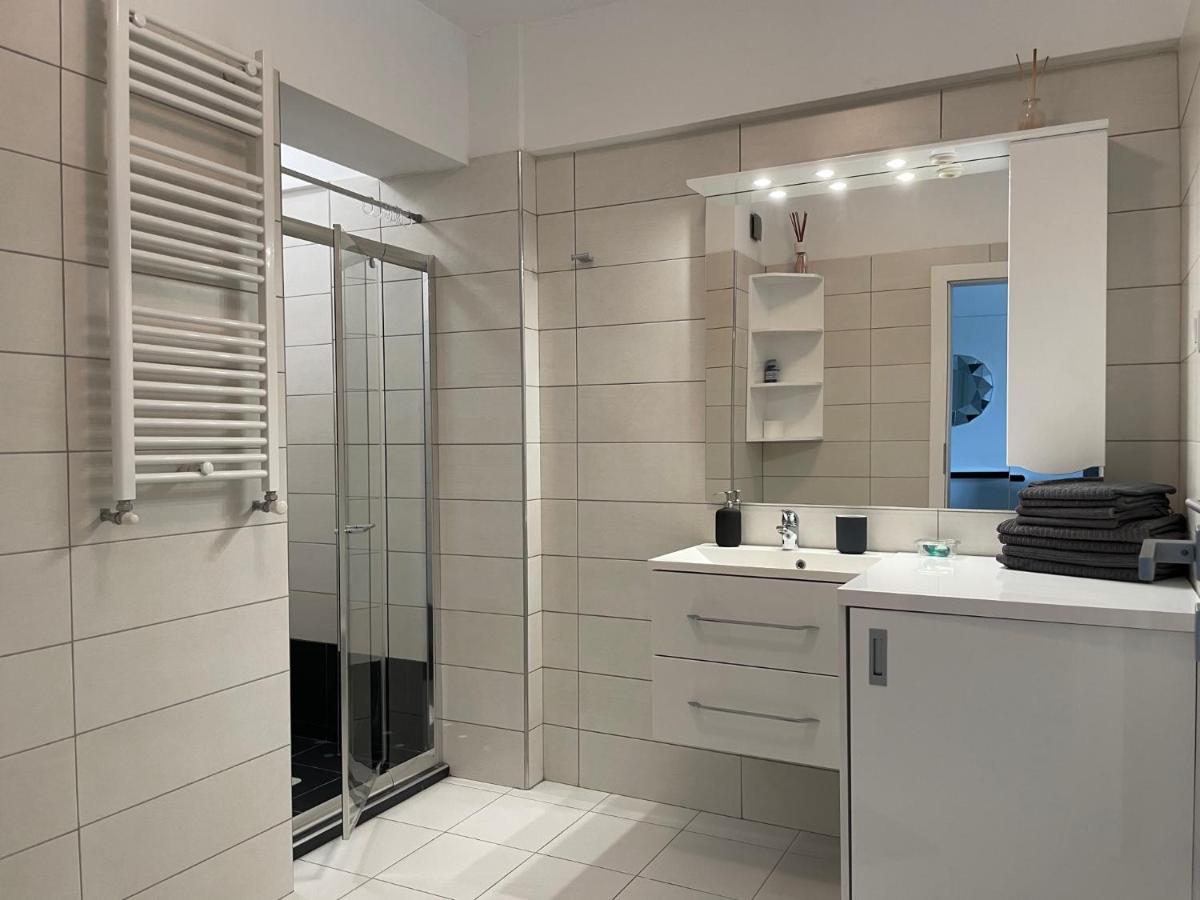 Luxury Westpark 2-Room Apartment Lakeview W5 Букурещ Екстериор снимка