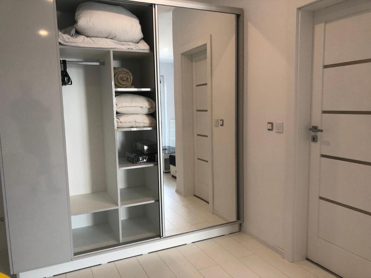 Luxury Westpark 2-Room Apartment Lakeview W5 Букурещ Екстериор снимка
